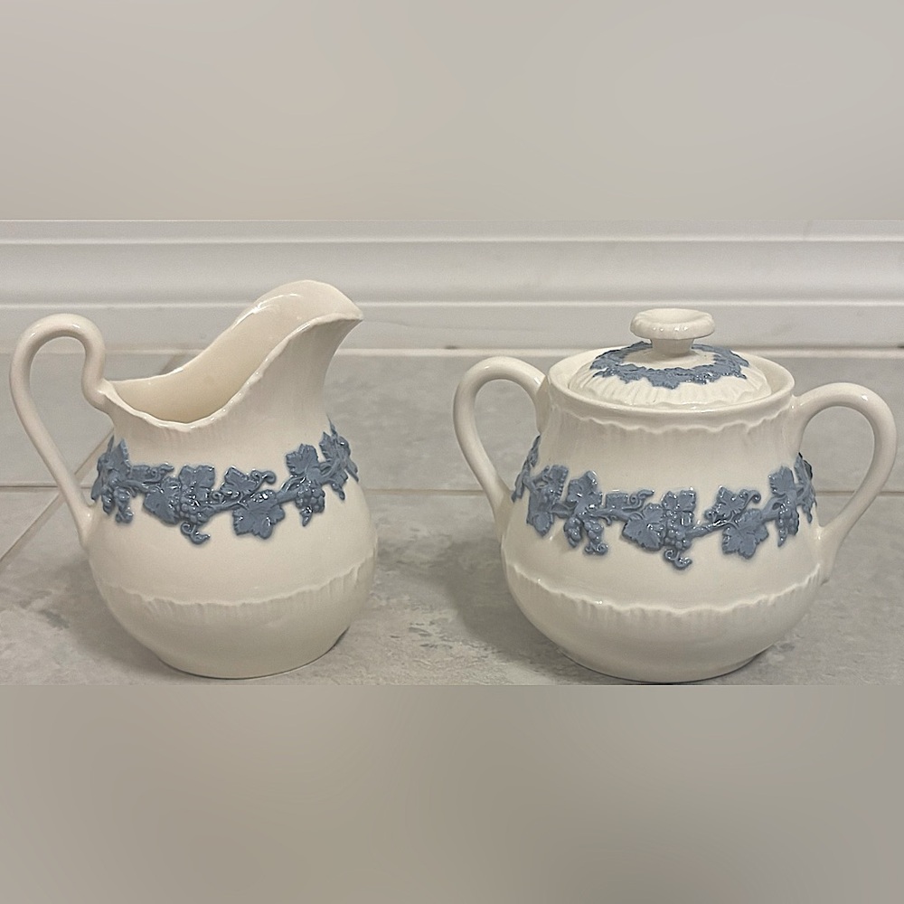 Wedgwood Etruria & Barlaston Queensware (Vintage) - Sugar & Creamer Set
